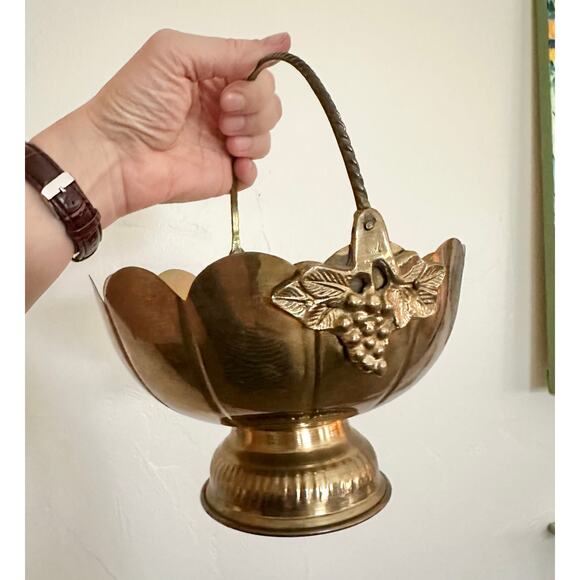 Vintage Brass Fruit Bowl medium gold decor maximalist bold  Victorian Bridgerton - Picture 4 of 5